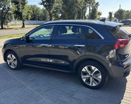Серый Киа Niro, объемом двигателя 0 л и пробегом 61 тыс. км за 19700 $, фото 5 на Automoto.ua