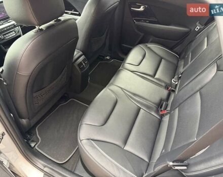 Сірий Кіа Niro, об'ємом двигуна 0 л та пробігом 71 тис. км за 21999 $, фото 62 на Automoto.ua