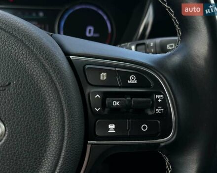 Сірий Кіа Niro, об'ємом двигуна 0 л та пробігом 97 тис. км за 22600 $, фото 27 на Automoto.ua