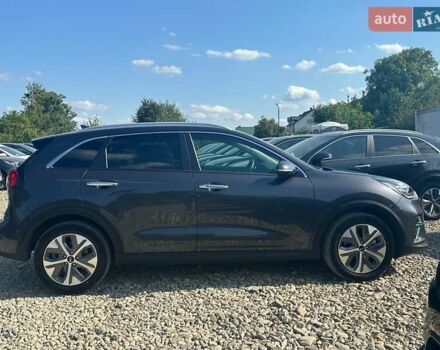 Сірий Кіа Niro, об'ємом двигуна 0 л та пробігом 76 тис. км за 22700 $, фото 7 на Automoto.ua