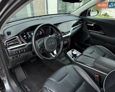 Серый Киа Niro, объемом двигателя 0 л и пробегом 150 тыс. км за 18500 $, фото 35 на Automoto.ua