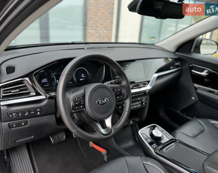 Серый Киа Niro, объемом двигателя 0 л и пробегом 139 тыс. км за 18900 $, фото 71 на Automoto.ua