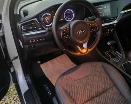 Сірий Кіа Niro, об'ємом двигуна 1.58 л та пробігом 53 тис. км за 18300 $, фото 19 на Automoto.ua