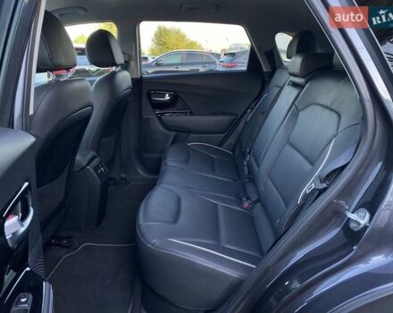Сірий Кіа Niro, об'ємом двигуна 0 л та пробігом 88 тис. км за 22500 $, фото 46 на Automoto.ua