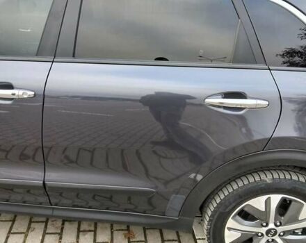 Серый Киа Niro, объемом двигателя 0 л и пробегом 85 тыс. км за 18750 $, фото 5 на Automoto.ua