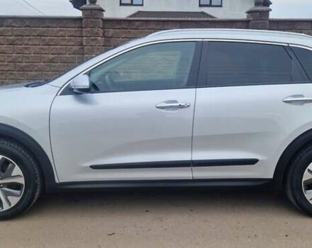 Серый Киа Niro, объемом двигателя 0 л и пробегом 167 тыс. км за 18400 $, фото 3 на Automoto.ua