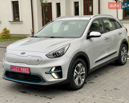 Сірий Кіа Niro, об'ємом двигуна 0 л та пробігом 63 тис. км за 20899 $, фото 2 на Automoto.ua