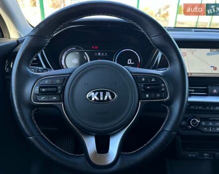 Сірий Кіа Niro, об'ємом двигуна 0 л та пробігом 58 тис. км за 23400 $, фото 43 на Automoto.ua