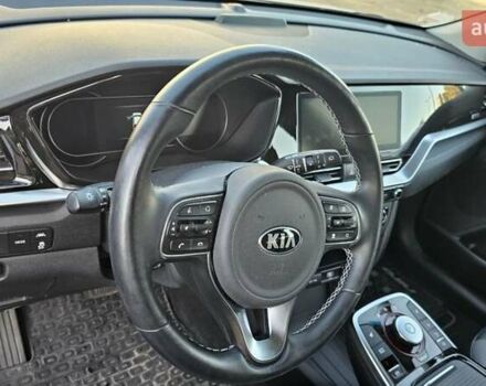 Серый Киа Niro, объемом двигателя 0 л и пробегом 40 тыс. км за 22400 $, фото 5 на Automoto.ua