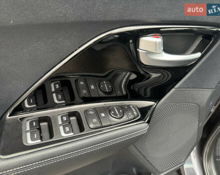 Серый Киа Niro, объемом двигателя 0 л и пробегом 158 тыс. км за 17750 $, фото 39 на Automoto.ua