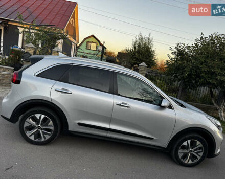 Сірий Кіа Niro, об'ємом двигуна 0 л та пробігом 120 тис. км за 22200 $, фото 17 на Automoto.ua