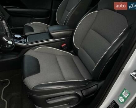 Серый Киа Niro, объемом двигателя 0 л и пробегом 72 тыс. км за 19750 $, фото 21 на Automoto.ua