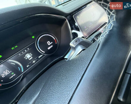 Серый Киа Niro, объемом двигателя 0 л и пробегом 85 тыс. км за 18999 $, фото 49 на Automoto.ua