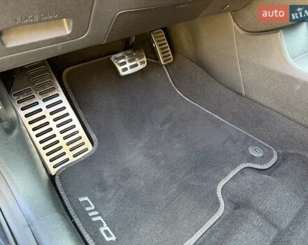 Серый Киа Niro, объемом двигателя 0 л и пробегом 57 тыс. км за 23299 $, фото 18 на Automoto.ua