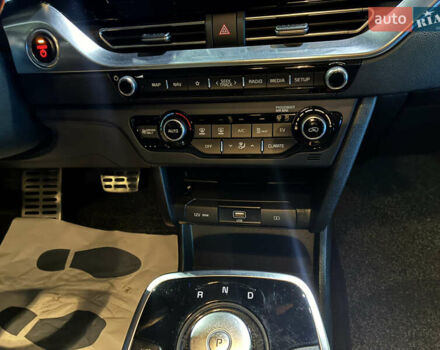 Серый Киа Niro, объемом двигателя 0 л и пробегом 116 тыс. км за 17999 $, фото 21 на Automoto.ua