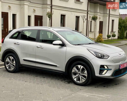 Сірий Кіа Niro, об'ємом двигуна 0 л та пробігом 63 тис. км за 20899 $, фото 11 на Automoto.ua