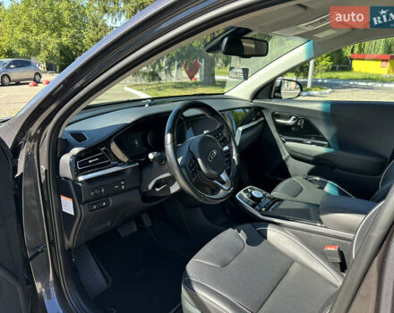 Серый Киа Niro, объемом двигателя 0 л и пробегом 143 тыс. км за 18400 $, фото 33 на Automoto.ua