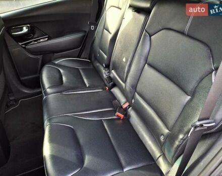 Сірий Кіа Niro, об'ємом двигуна 0 л та пробігом 126 тис. км за 20900 $, фото 25 на Automoto.ua