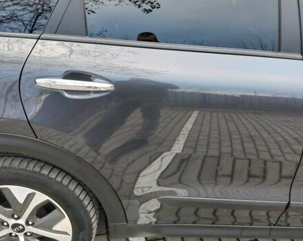 Серый Киа Niro, объемом двигателя 0 л и пробегом 85 тыс. км за 18750 $, фото 12 на Automoto.ua