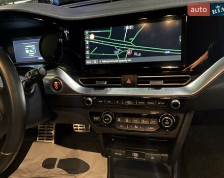 Серый Киа Niro, объемом двигателя 0 л и пробегом 116 тыс. км за 17999 $, фото 22 на Automoto.ua
