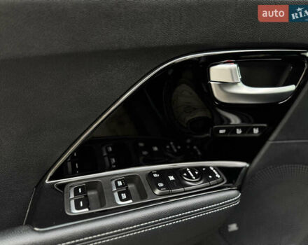 Серый Киа Niro, объемом двигателя 0 л и пробегом 156 тыс. км за 18500 $, фото 54 на Automoto.ua