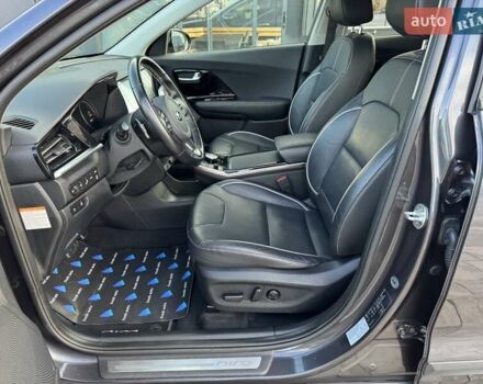 Серый Киа Niro, объемом двигателя 0 л и пробегом 142 тыс. км за 18900 $, фото 20 на Automoto.ua