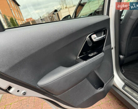 Серый Киа Niro, объемом двигателя 0 л и пробегом 118 тыс. км за 19350 $, фото 122 на Automoto.ua