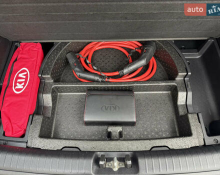 Серый Киа Niro, объемом двигателя 0 л и пробегом 118 тыс. км за 19350 $, фото 139 на Automoto.ua