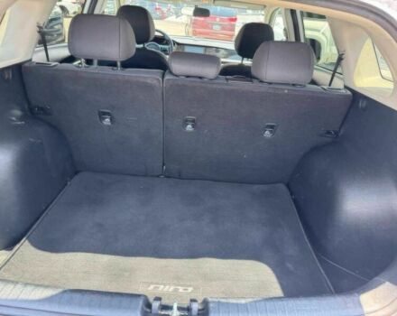 Серый Киа Niro, объемом двигателя 0 л и пробегом 34 тыс. км за 10500 $, фото 9 на Automoto.ua