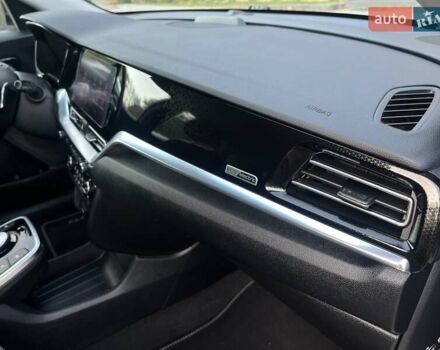 Серый Киа Niro, объемом двигателя 0 л и пробегом 72 тыс. км за 19750 $, фото 39 на Automoto.ua