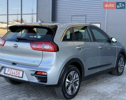 Кіа Niro 2020 у Чернівцях на Automoto.ua Сірий Кіа Niro, об'ємом двигуна 0 л та пробігом 12 тис. км за 19100 $, фото 3 на Automoto.ua