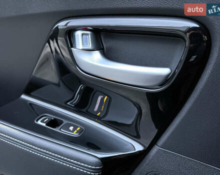 Серый Киа Niro, объемом двигателя 0 л и пробегом 165 тыс. км за 18000 $, фото 65 на Automoto.ua