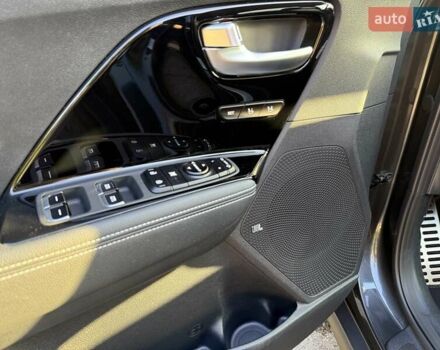 Серый Киа Niro, объемом двигателя 0 л и пробегом 57 тыс. км за 23299 $, фото 13 на Automoto.ua