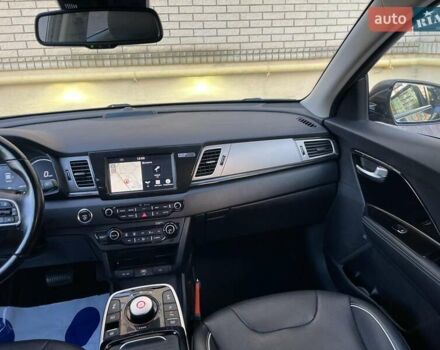 Серый Киа Niro, объемом двигателя 0 л и пробегом 125 тыс. км за 19250 $, фото 40 на Automoto.ua