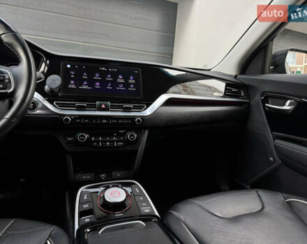 Серый Киа Niro, объемом двигателя 0 л и пробегом 156 тыс. км за 18500 $, фото 68 на Automoto.ua