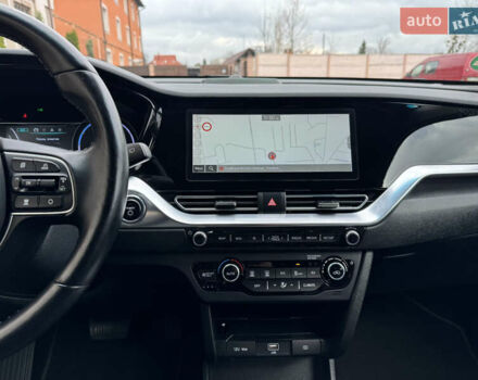 Серый Киа Niro, объемом двигателя 0 л и пробегом 118 тыс. км за 19350 $, фото 93 на Automoto.ua