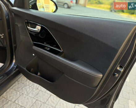 Серый Киа Niro, объемом двигателя 0 л и пробегом 145 тыс. км за 18800 $, фото 80 на Automoto.ua