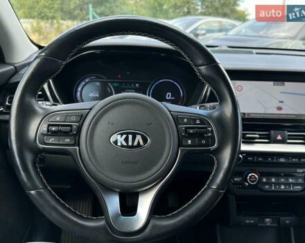 Сірий Кіа Niro, об'ємом двигуна 0 л та пробігом 97 тис. км за 22600 $, фото 25 на Automoto.ua