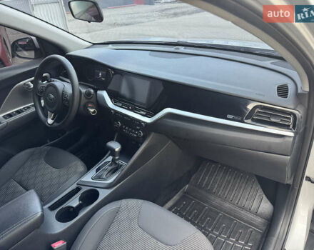 Киа Niro 2020 в Луцке на Automoto.ua Серый Киа Niro, объемом двигателя 1.58 л и пробегом 241 тыс. км за 14600 $, фото 23 на Automoto.ua