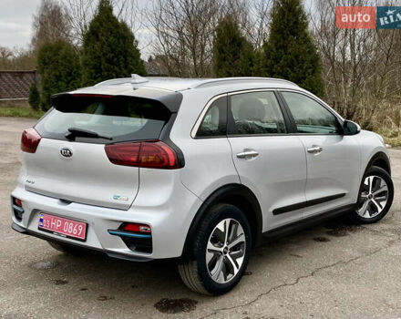 Серый Киа Niro, объемом двигателя 0 л и пробегом 95 тыс. км за 17200 $, фото 4 на Automoto.ua