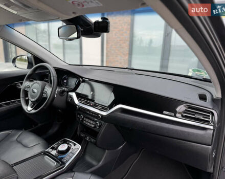 Серый Киа Niro, объемом двигателя 0 л и пробегом 139 тыс. км за 18900 $, фото 56 на Automoto.ua