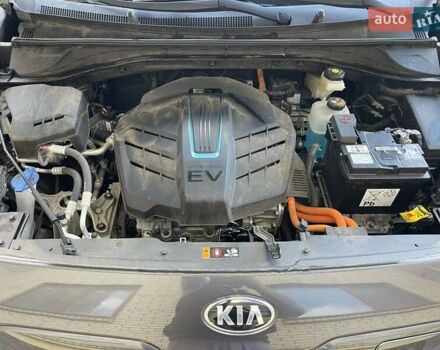 Серый Киа Niro, объемом двигателя 0 л и пробегом 125 тыс. км за 19250 $, фото 5 на Automoto.ua
