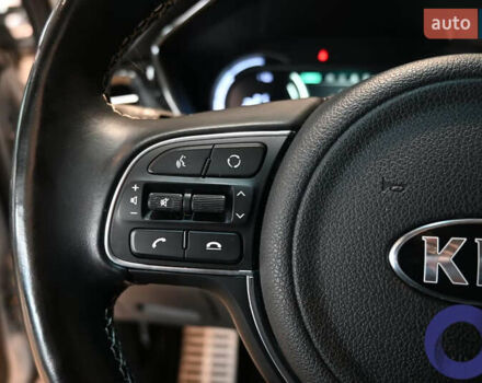 Серый Киа Niro, объемом двигателя 0 л и пробегом 146 тыс. км за 20747 $, фото 16 на Automoto.ua