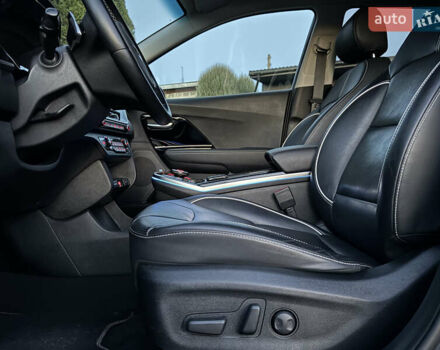 Серый Киа Niro, объемом двигателя 0 л и пробегом 112 тыс. км за 20300 $, фото 25 на Automoto.ua