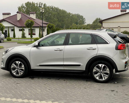 Сірий Кіа Niro, об'ємом двигуна 0 л та пробігом 63 тис. км за 20899 $, фото 23 на Automoto.ua