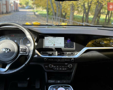 Сірий Кіа Niro, об'ємом двигуна 0 л та пробігом 115 тис. км за 21913 $, фото 14 на Automoto.ua