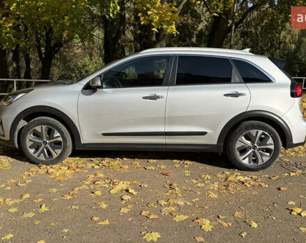 Сірий Кіа Niro, об'ємом двигуна 0 л та пробігом 115 тис. км за 21913 $, фото 2 на Automoto.ua