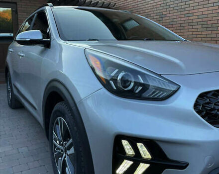 Серый Киа Niro, объемом двигателя 1.58 л и пробегом 67 тыс. км за 22600 $, фото 12 на Automoto.ua