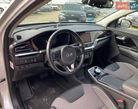 Серый Киа Niro, объемом двигателя 0 л и пробегом 82 тыс. км за 19600 $, фото 10 на Automoto.ua
