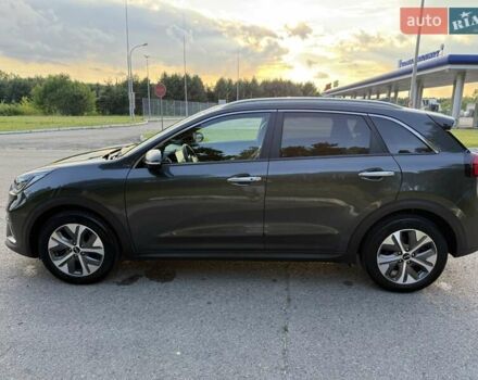 Серый Киа Niro, объемом двигателя 0 л и пробегом 57 тыс. км за 23299 $, фото 5 на Automoto.ua